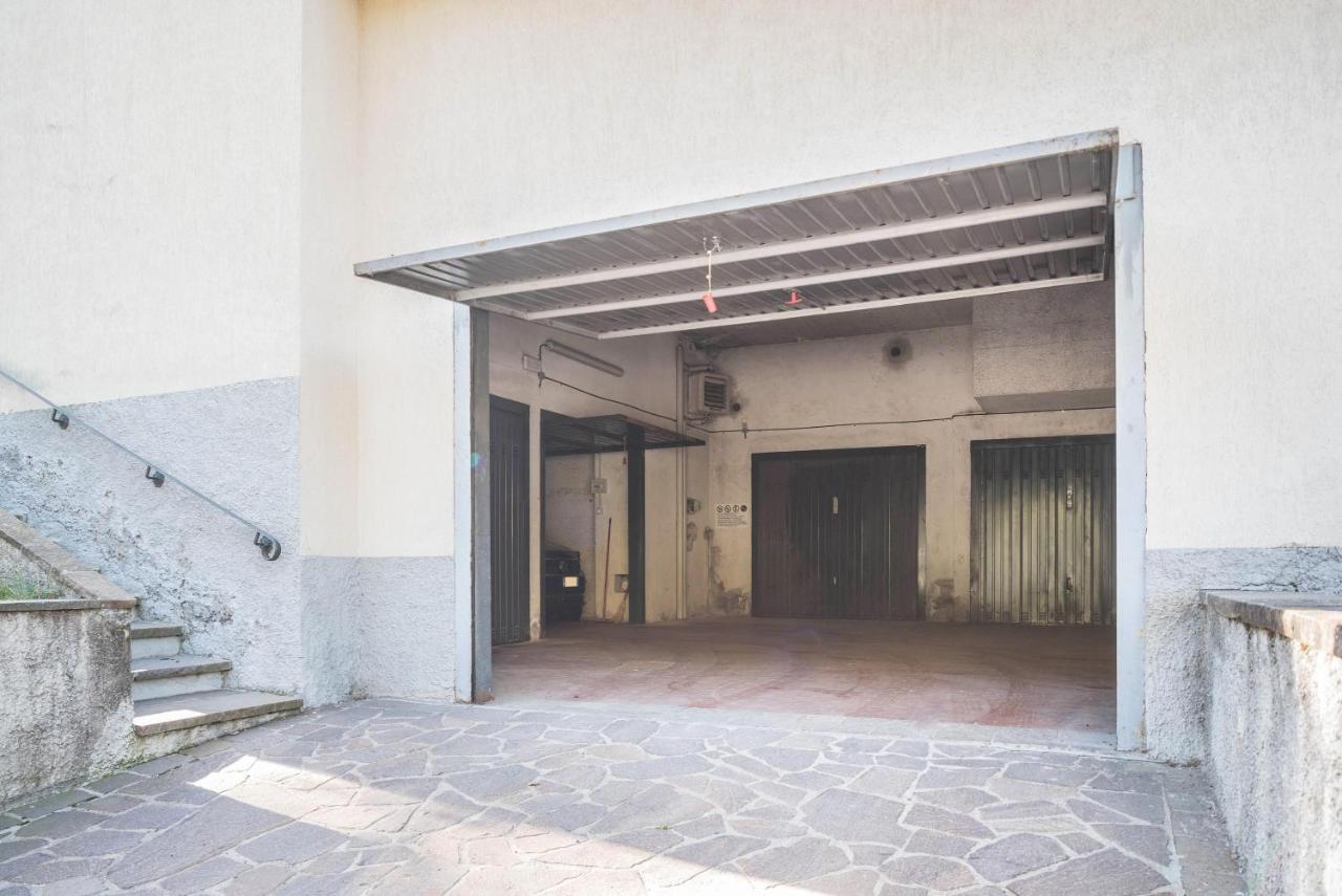 https://www.casamuffolina.it/immagini_pagine/650/garage-privato-coperto-650.jpg