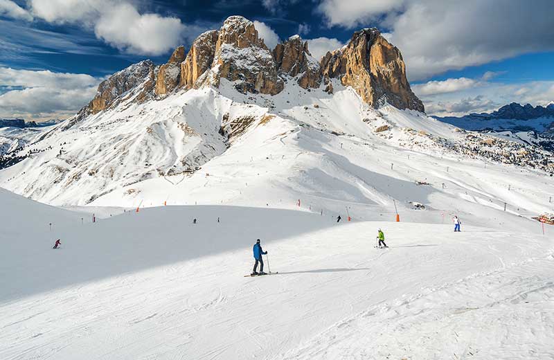 https://www.casamuffolina.it/immagini_pagine/666/sciare-in-val-di-fassa-666.jpg